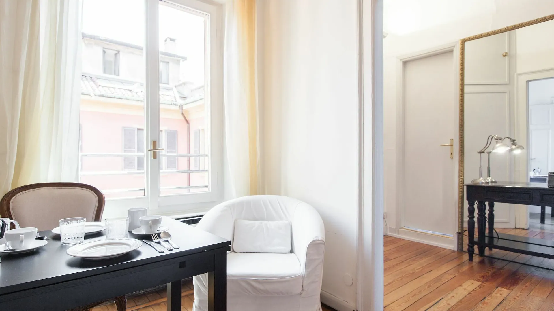 Easyhomes - San Babila Monforte Milan Italy